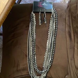 Paparazzi Zi-Collection no longer available Earrings and Necklace set